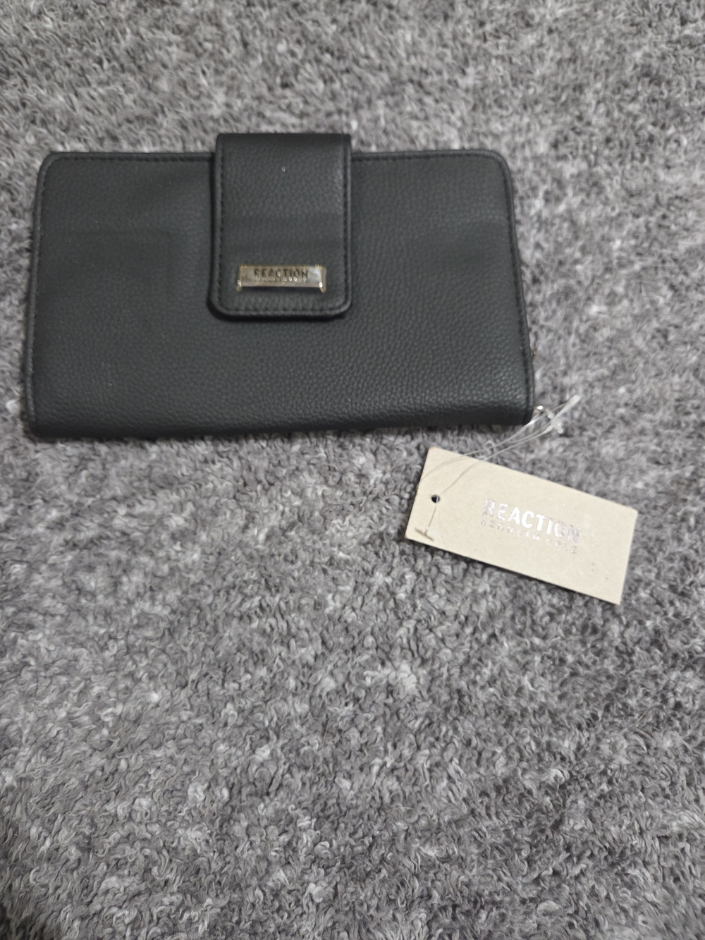 Kenneth Cole Reaction Black Pebbled Leather Snap Wallet